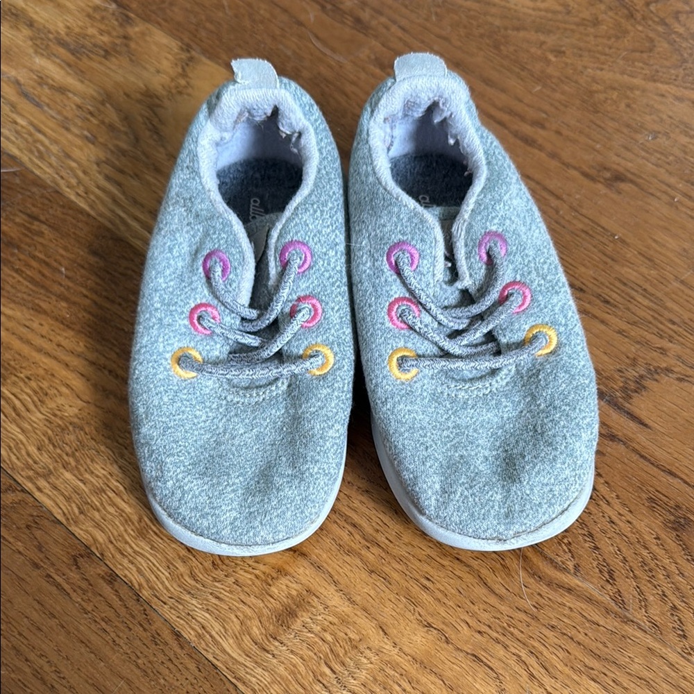 Little girls Allbirds Woolrunner sneakers, size 9